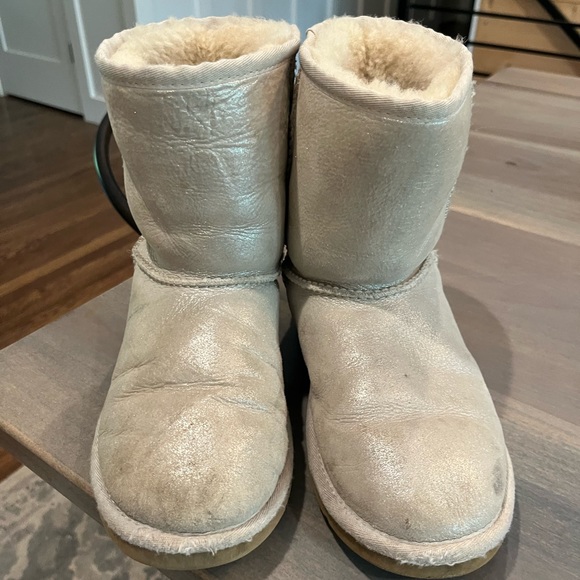 Girls Ugg boots - Picture 1 of 4